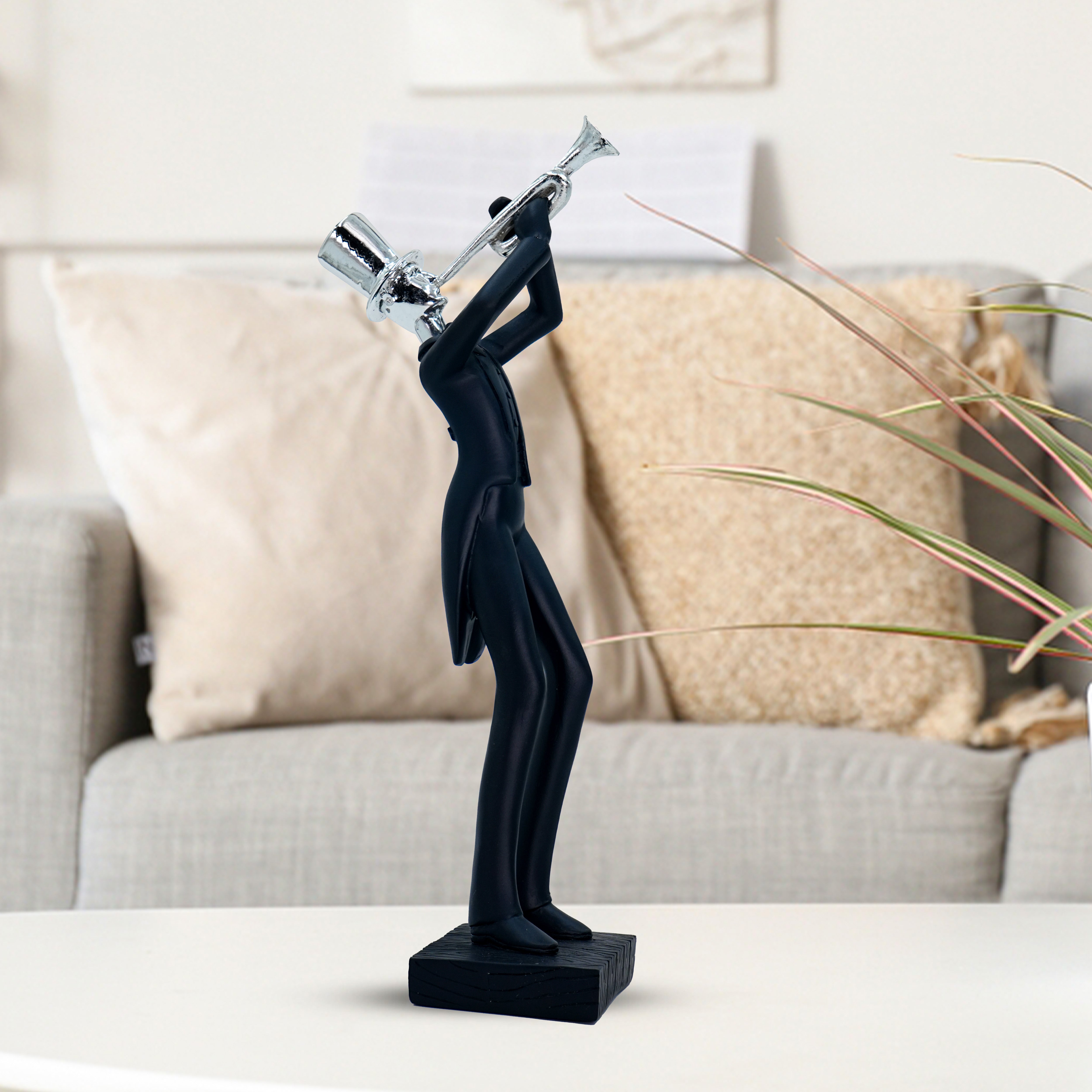 Premium Musician statue