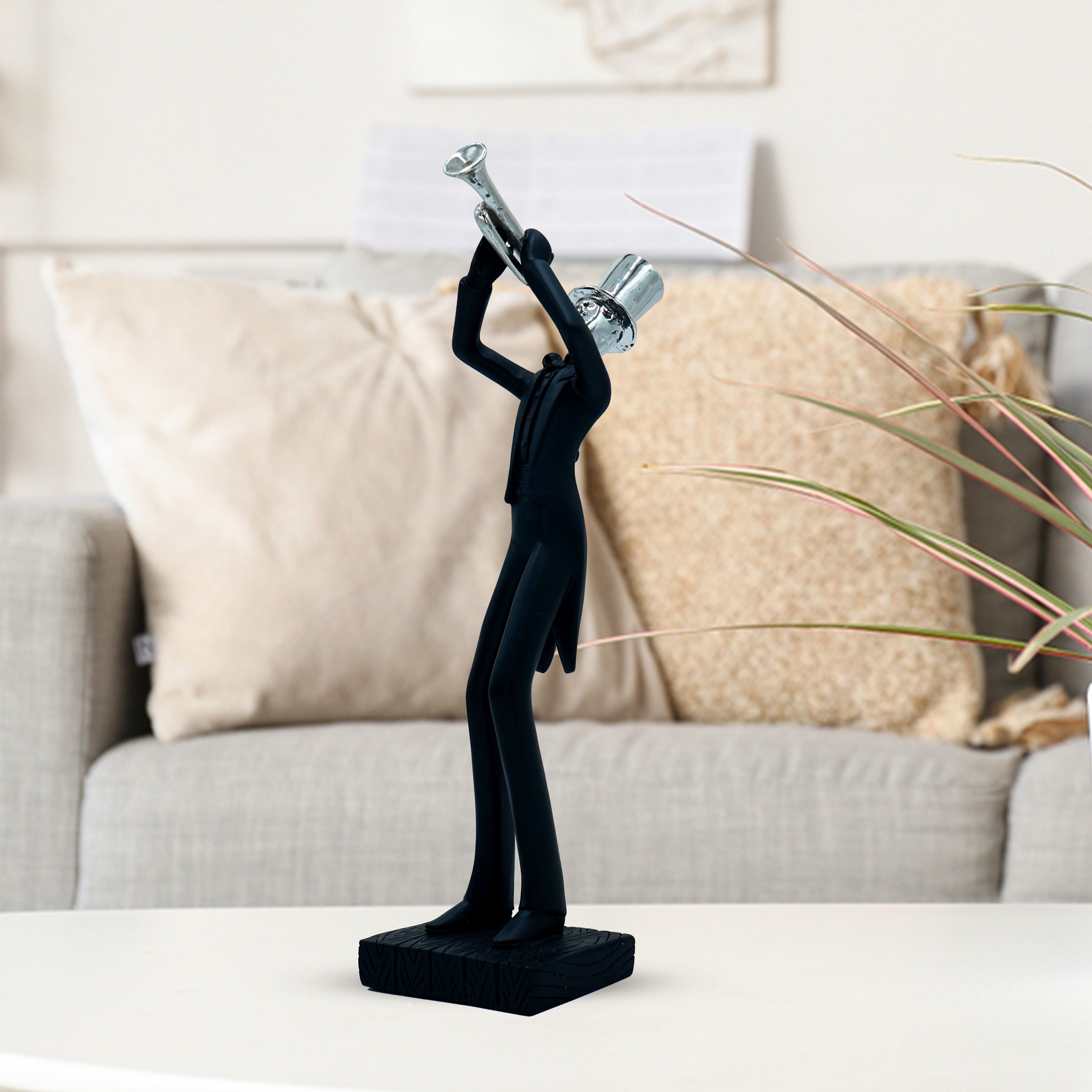 Premium Musician statue